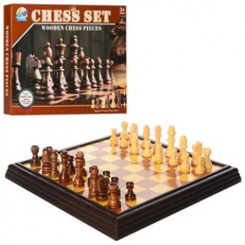 шахи пластикове поле 23,5х23,5см., пластикові фігури, в кор. 35,5х28,5х3,5см.  477D-1  (60)