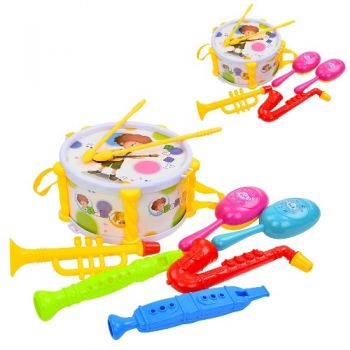 музичні інструменти барабан 18см., 2 палички, дудки, маракаси, в кул. 27х30х9см.  333-3-5  (72)